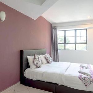 Oyo 89874 Gs Golden Star Hotel